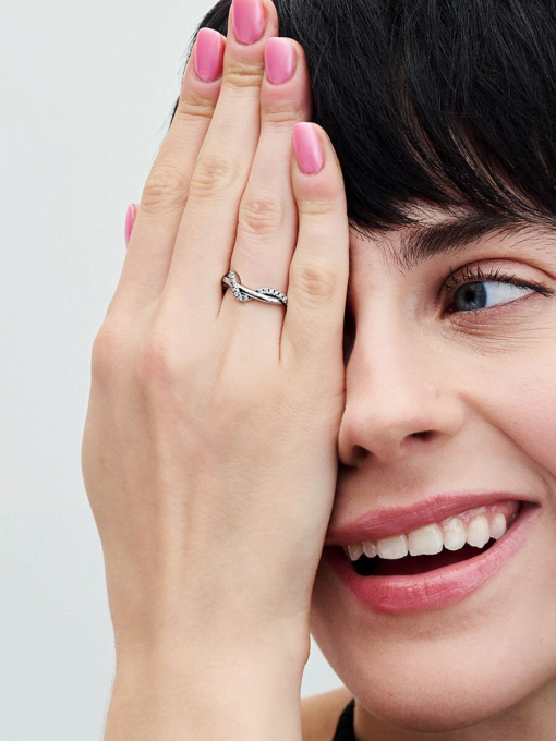 Sparkling Intertwined Wave Ring - Image 4