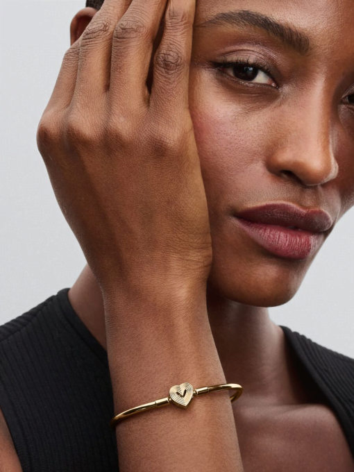 Radiating Heart Clasp Bangle - Image 4