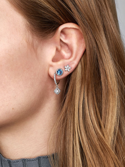 Sparkling Snowflake Stud Earrings - Image 5