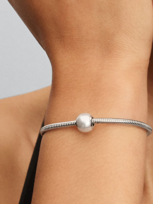 White Charm - Image 2