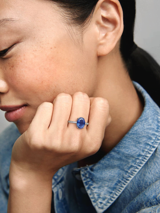Sparkling Statement Halo Ring - Image 4