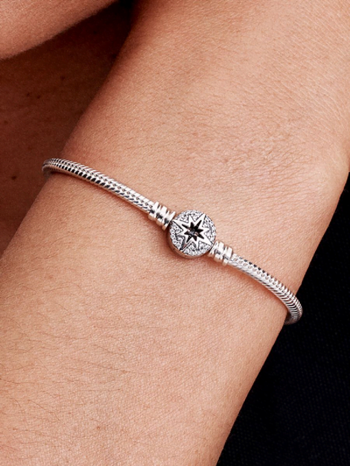North Star Clasp Snake Chain Bracelet - Image 2