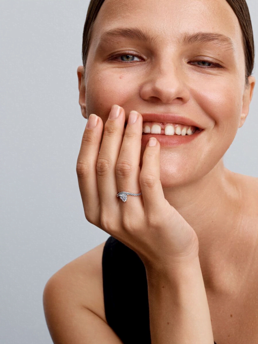 Wavy Pave Heart Ring - Image 4