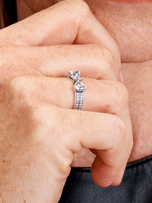 Sparkling Bow Double-row Ring - Image 2