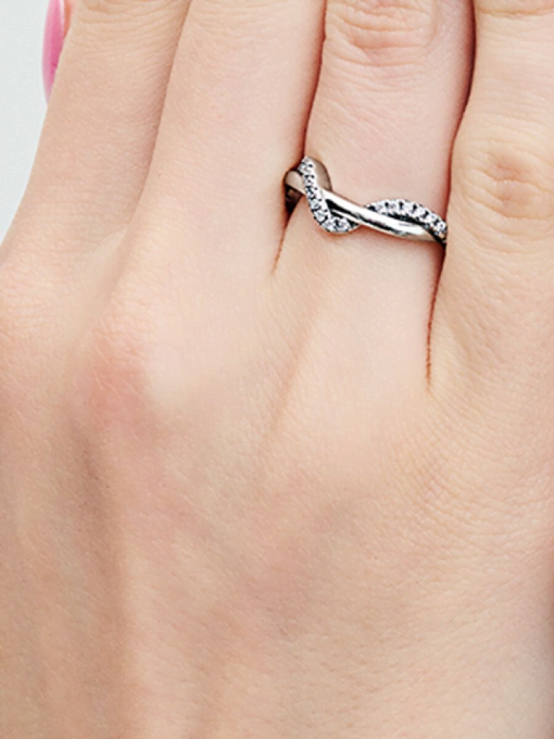 Sparkling Intertwined Wave Ring - Image 2